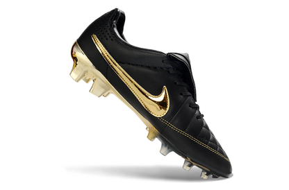 Nike Tiempo R10 preta com dourado