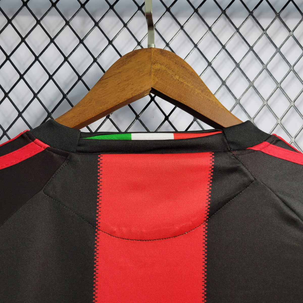 Camisa Titular do Milan 10/11 - Versão Retrô