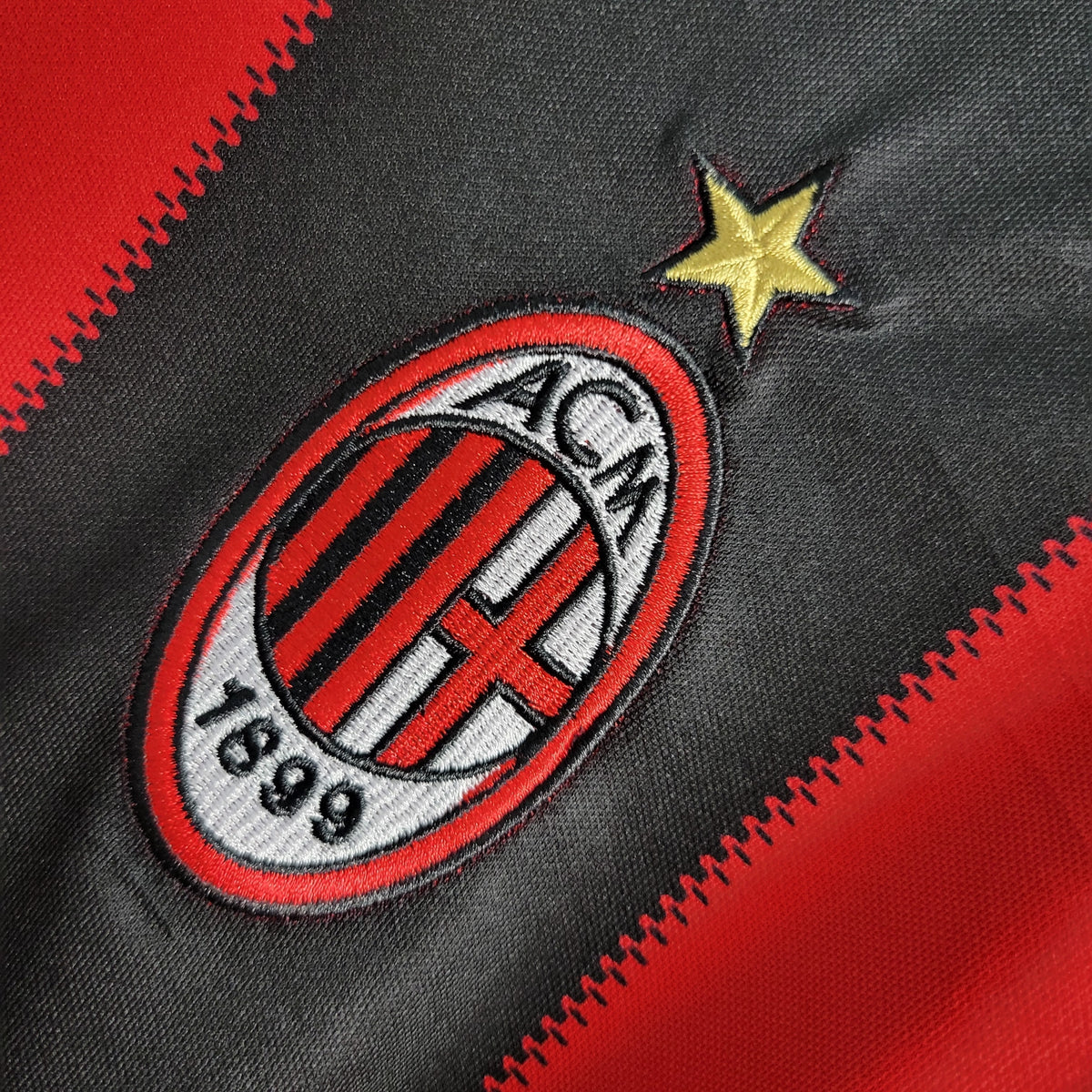 Camisa Titular do Milan 10/11 - Versão Retrô