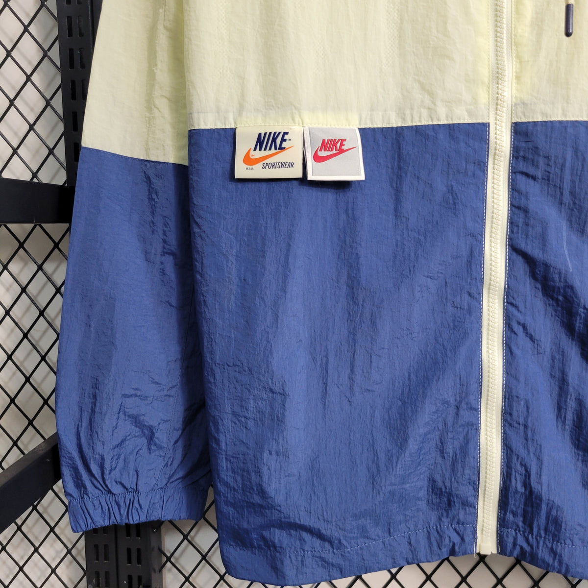 Jaqueta Corta-Vento Nike 23/24 - Bege e Azul