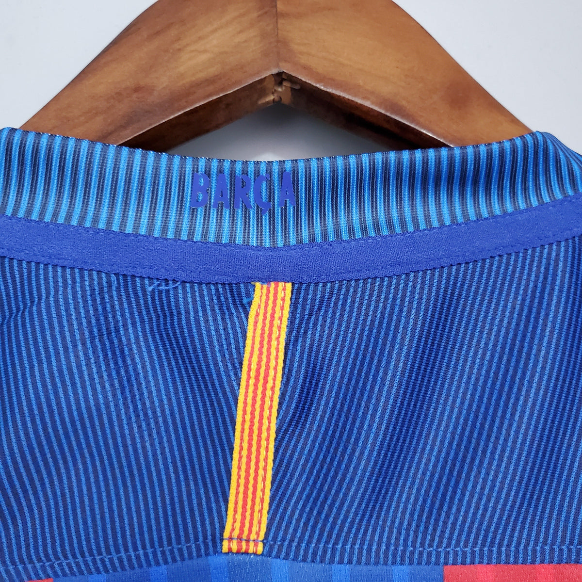 Camisa Titular do Barcelona 16/17 - Versão Retrô