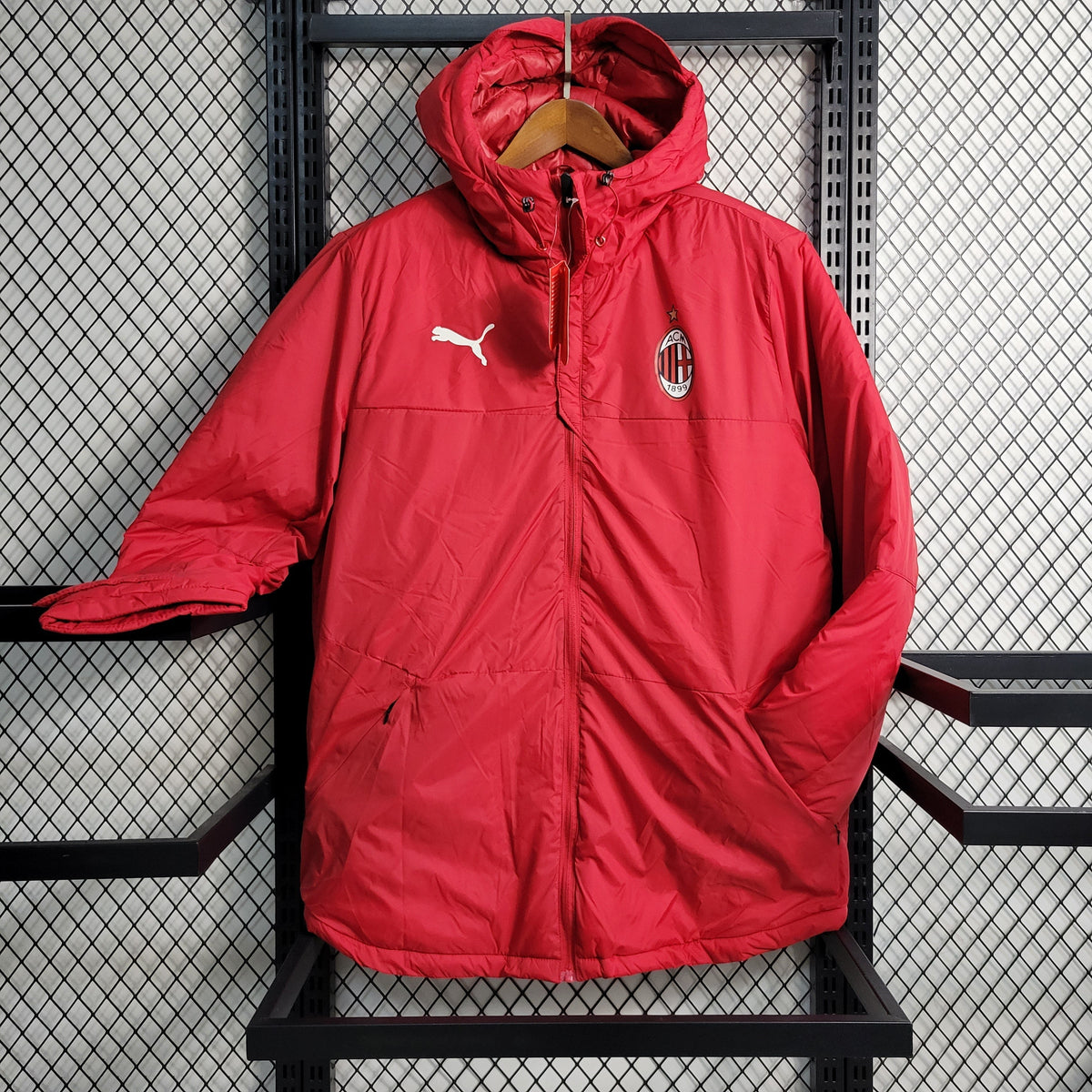 Jaqueta Bobojaco AC Milan 23/24 - Puma Vermelha
