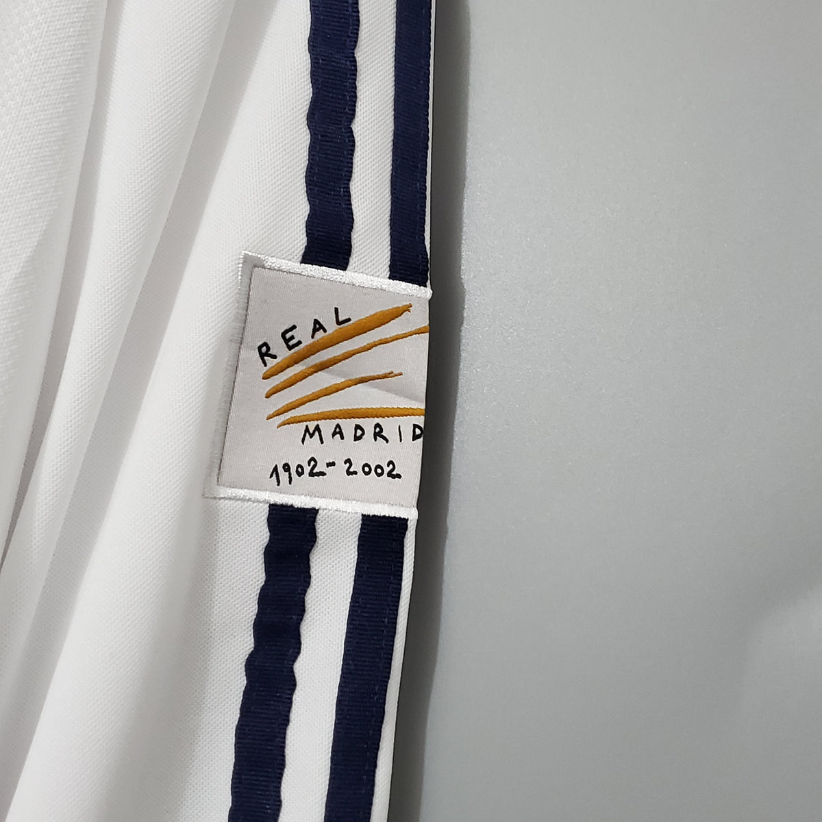 Camisa Titular do Real Madrid 2002 - Versão Retrô Manga Comprida