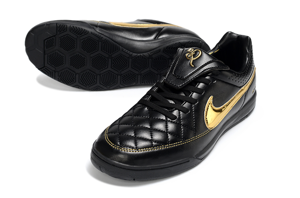 Nike Tiempo R10 preta com dourado