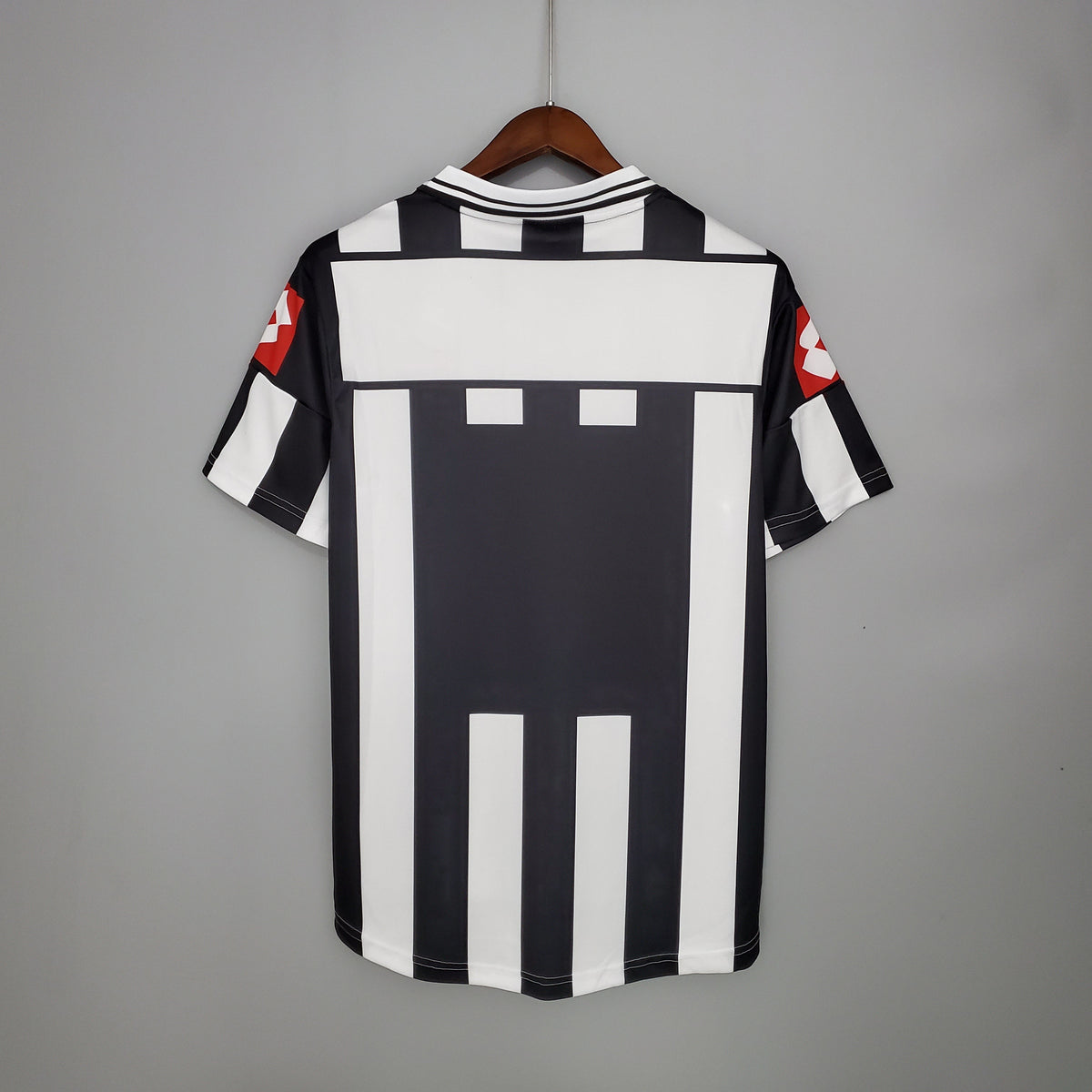 Camisa Titular da Juventus 01/02 - Versão Retrô