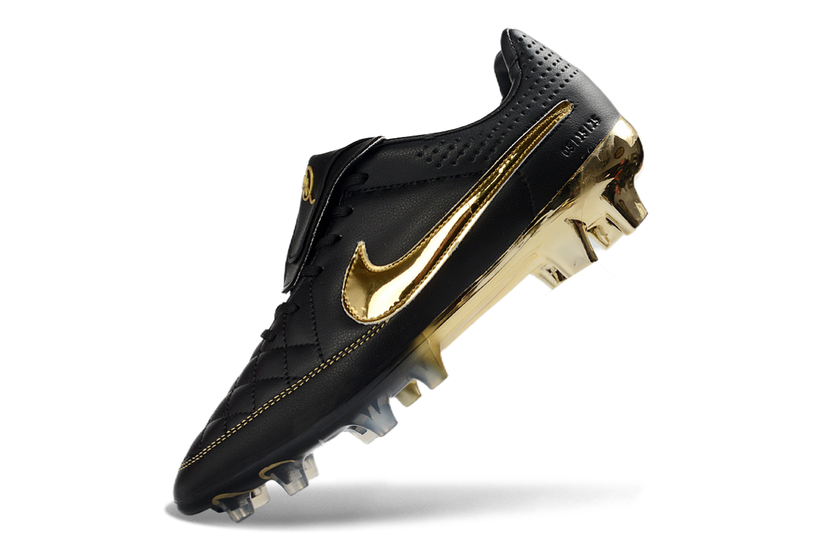 Nike Tiempo R10 preta com dourado