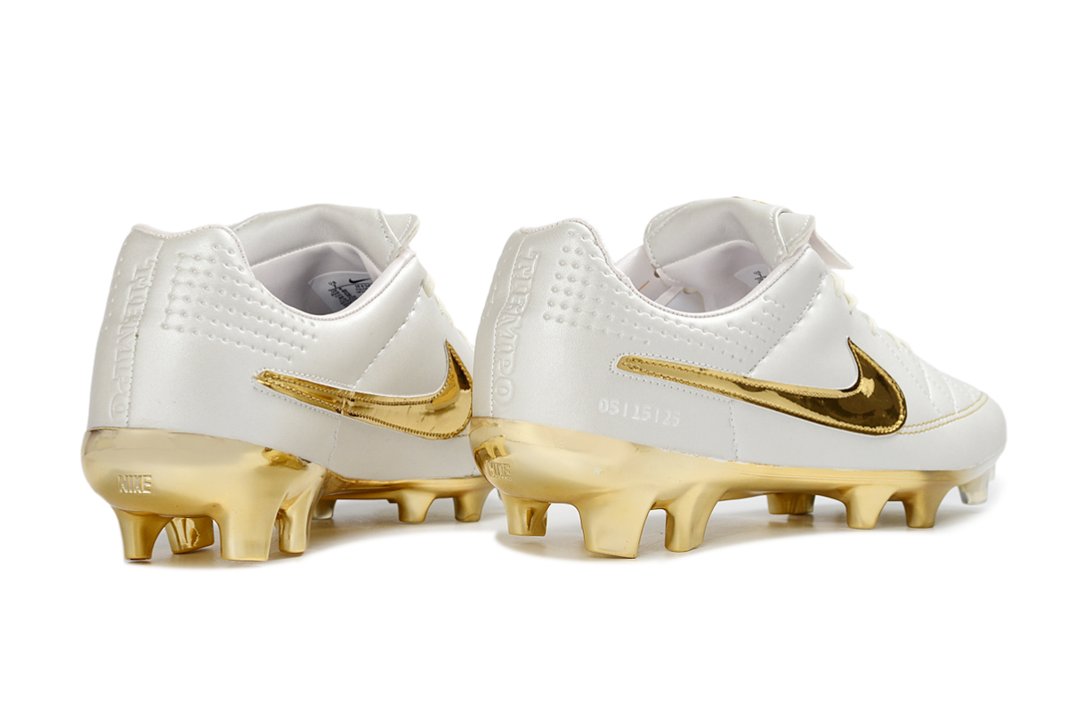 Nike Tiempo R10 branca com dourado