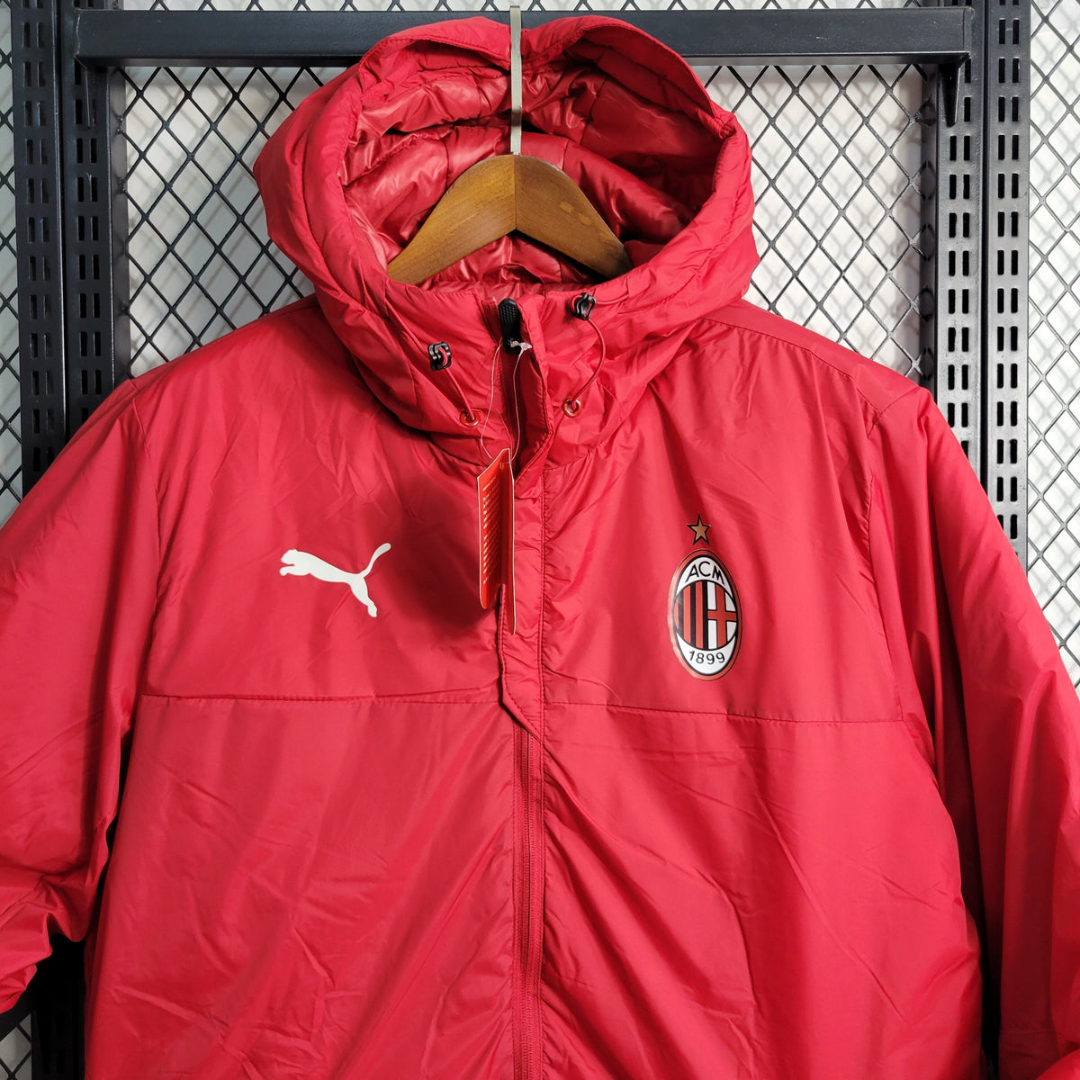 Jaqueta Bobojaco AC Milan 23/24 - Puma Vermelha