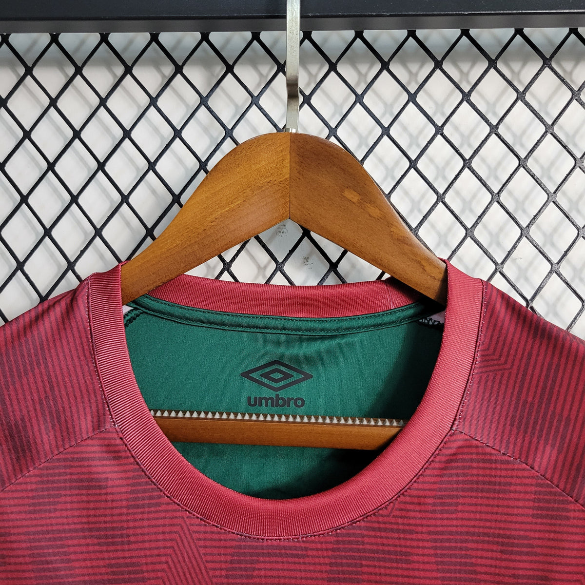 Camisa de Treino Fluminense 23/24 - Umbro Masculina Torcedor - Lançamento