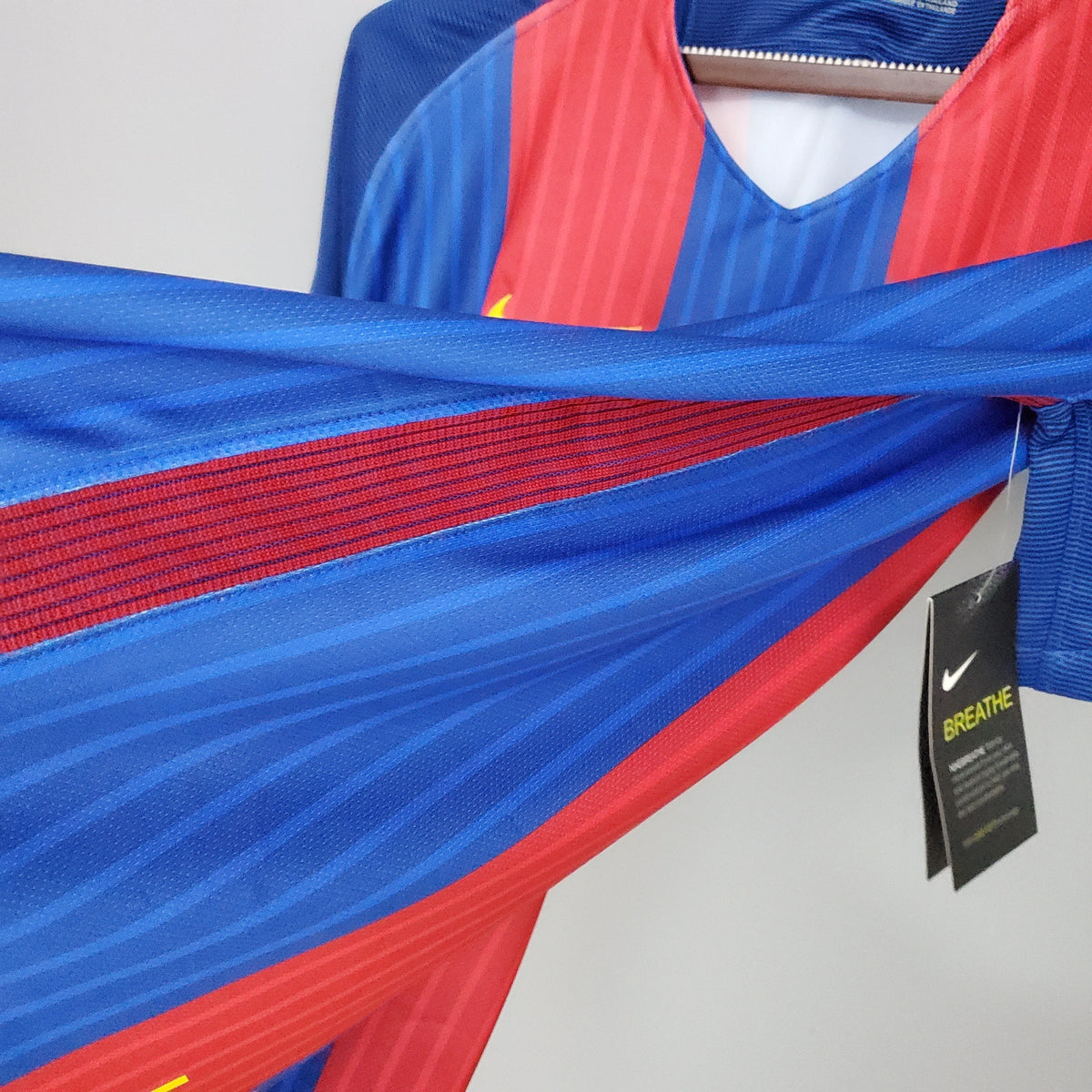 Camisa Titular do Barcelona 16/17 - Versão Retrô