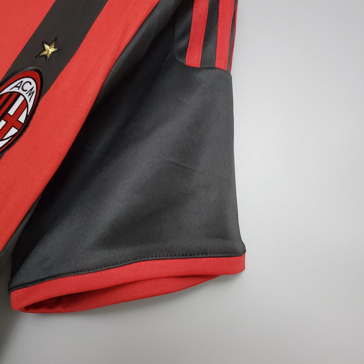 Camisa Titular do Milan 09/10 - Versão Retrô