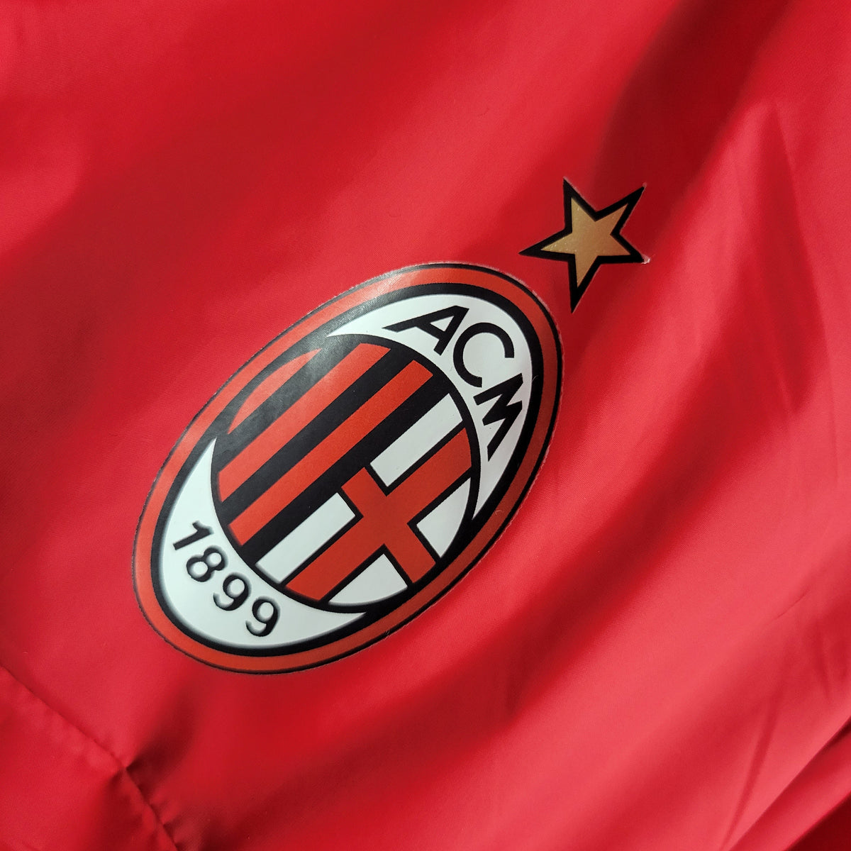 Jaqueta Bobojaco AC Milan 23/24 - Puma Vermelha