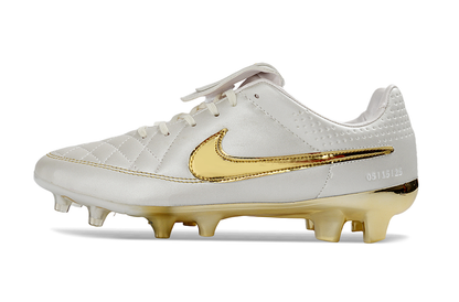 Nike Tiempo R10 branca com dourado