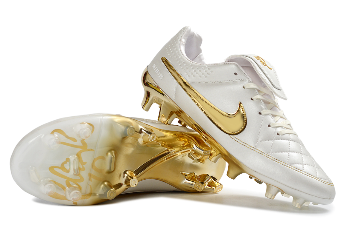 Nike Tiempo R10 branca com dourado