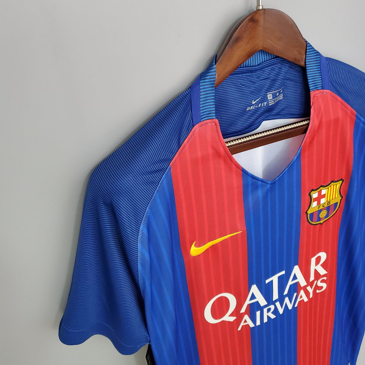 Camisa Titular do Barcelona 16/17 - Versão Retrô