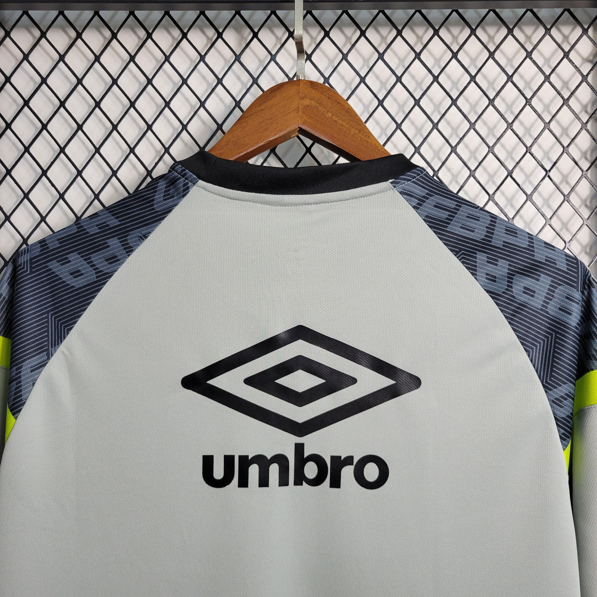 Camisa de Treino Grêmio 23/24 - Umbro Masculina Torcedor